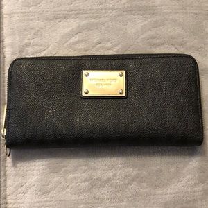 Michael kors black long zipper wallet